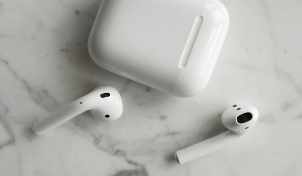 wireless earbuds charging