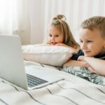 kids watching tv learning